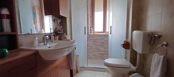 4-salle Appartement à Vignola, Italy No. 286315 8