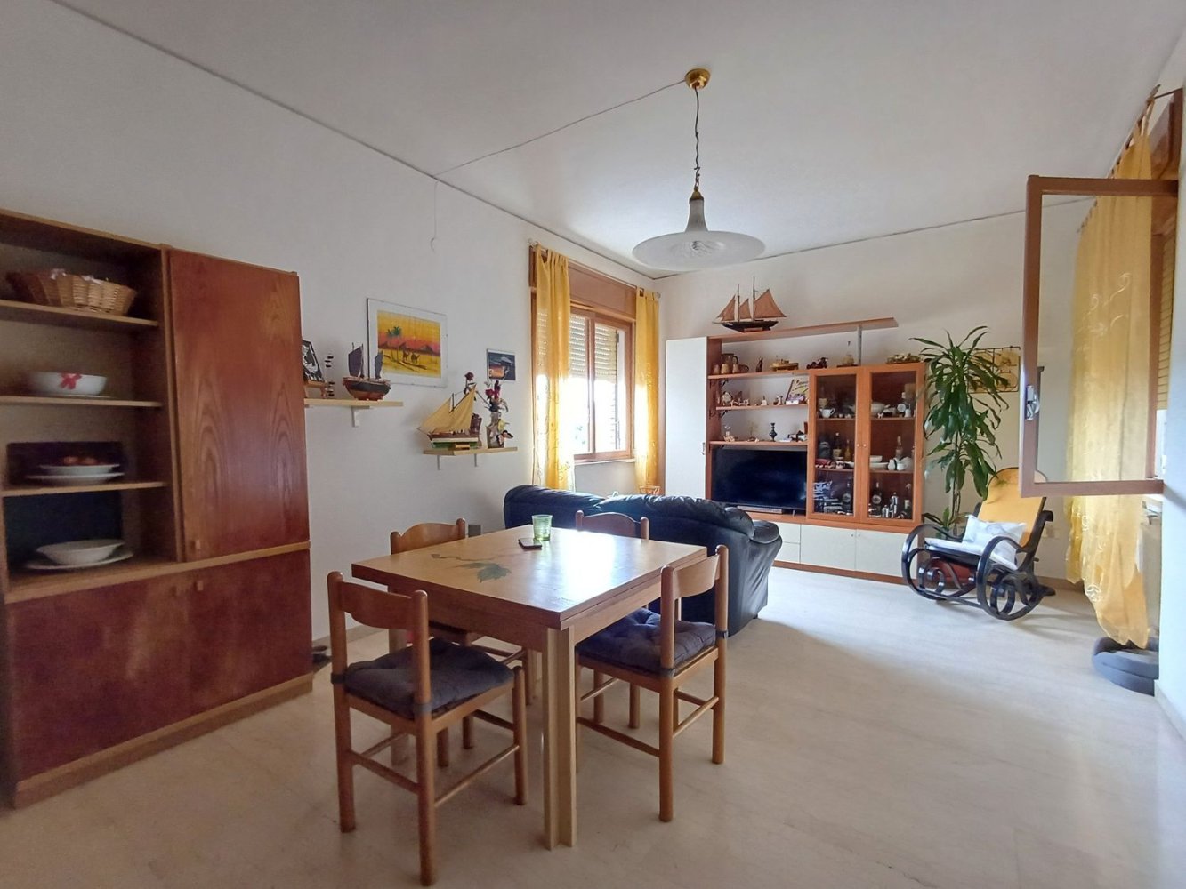 4-salle Appartement à Vignola, Italy No. 286315
