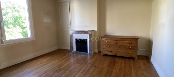 4 bedrooms House in Tours, France No. 72878 10