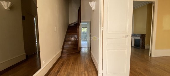 4 bedrooms House in Tours, France No. 72878 12