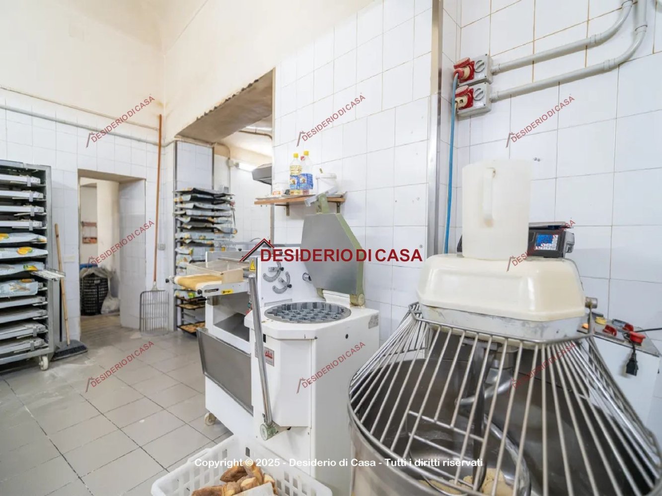 Gewerbliche Immobilie in Palermo, Italy 107m², Nr. 331292