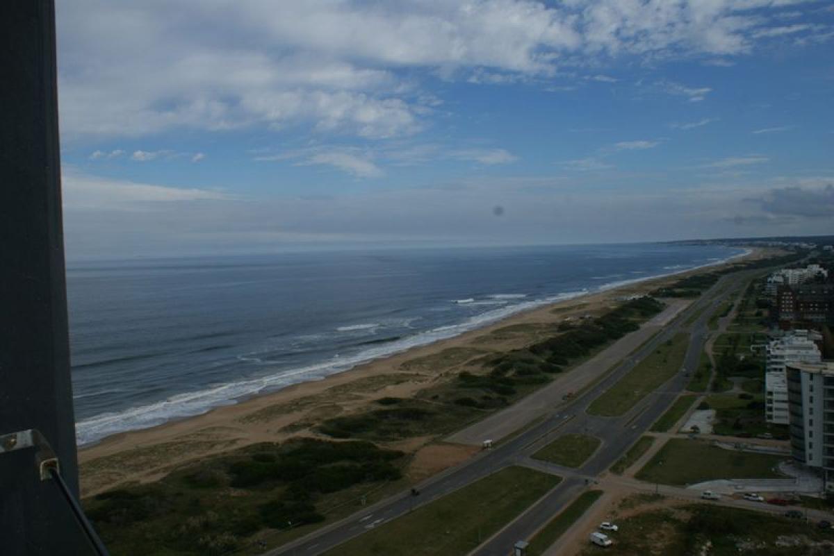 3 bedrooms Apartment in Maldonado, Uruguay No. 4345