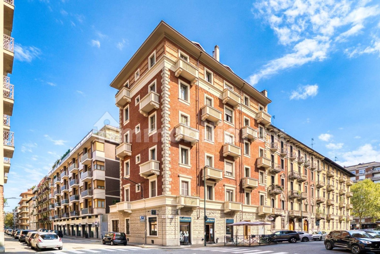 3 rooms Commercial property in Turin, Italy No. 211523