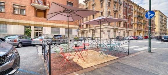 3 rooms Commercial property in Turin, Italy No. 211523 5