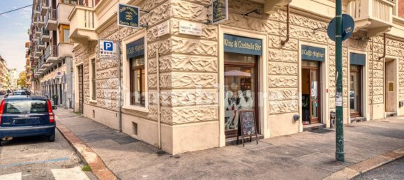 3 rooms Commercial property in Turin, Italy No. 211523 2