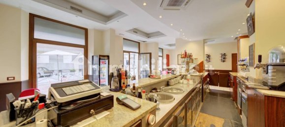 3 rooms Commercial property in Turin, Italy No. 211523 9