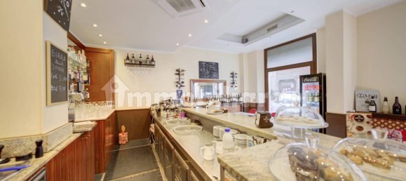 3 rooms Commercial property in Turin, Italy No. 211523 11