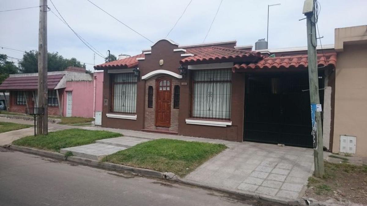 2 bedrooms House in Moron, Argentina No. 53485