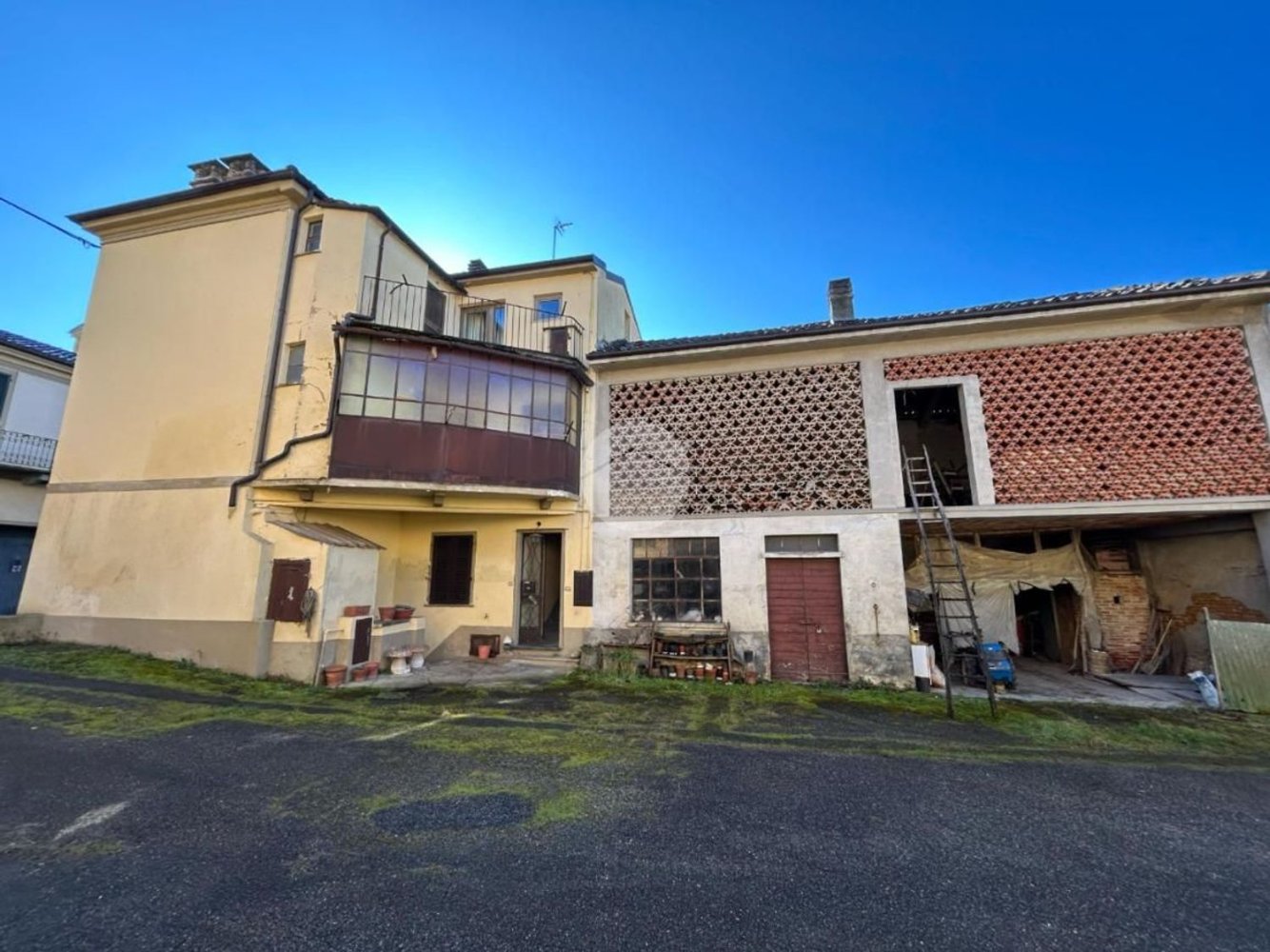 8 rooms House in Portacomaro, Italy No. 56155