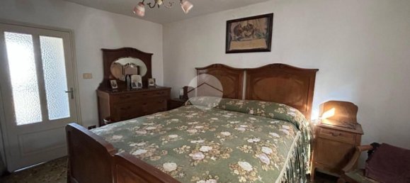 8 rooms House in Portacomaro, Italy No. 56155 16
