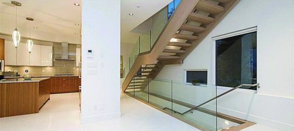 3 bedrooms House in British Columbia, Canada No. 209 2