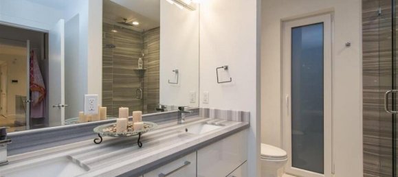 3 bedrooms House in British Columbia, Canada No. 209 11