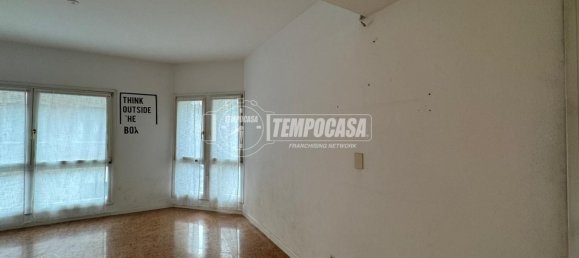 Apartamento de 3 dormitorios en Mirandola, Italy No. 192339 3