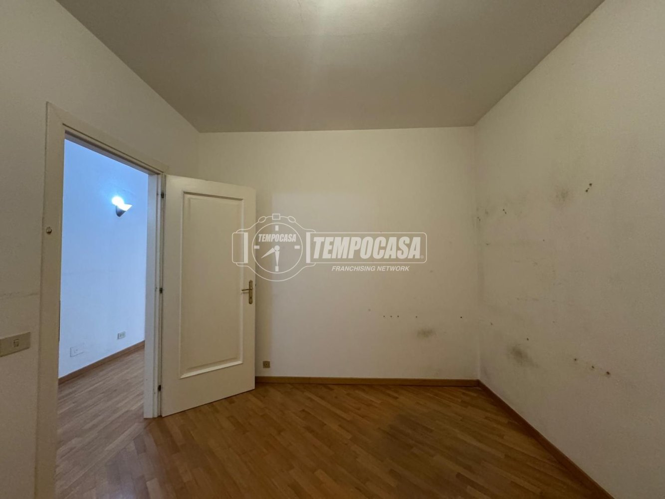 Apartamento de 3 dormitorios en Mirandola, Italy No. 192339