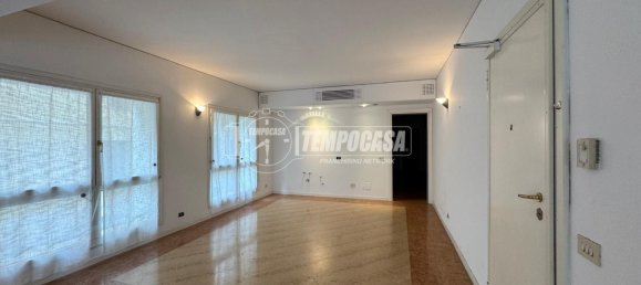Apartamento de 3 dormitorios en Mirandola, Italy No. 192339 6