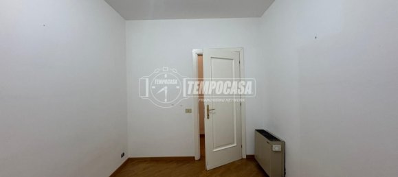 Apartamento de 3 dormitorios en Mirandola, Italy No. 192339 9