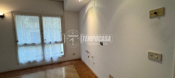 Apartamento de 3 dormitorios en Mirandola, Italy No. 192339 8