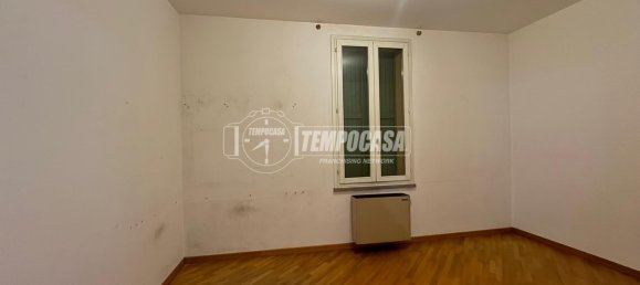 Apartamento de 3 dormitorios en Mirandola, Italy No. 192339 5