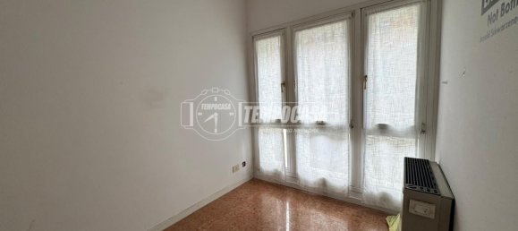 Apartamento de 3 dormitorios en Mirandola, Italy No. 192339 7