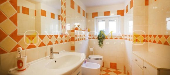 5 rooms Apartment in Lucca, Italy No. 117115 17