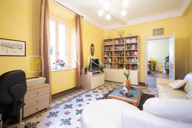 5 rooms Apartment in Lucca, Italy No. 117115