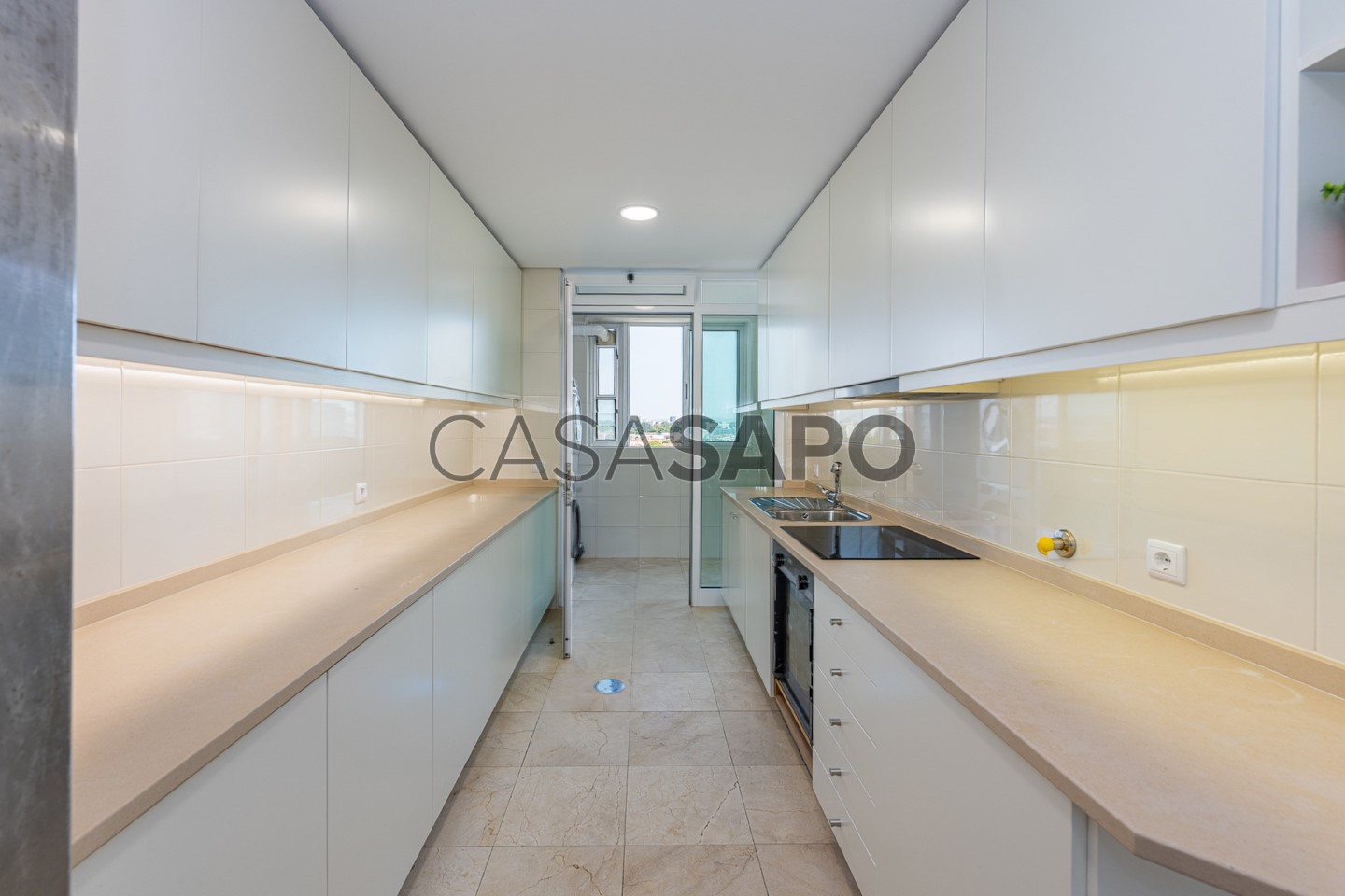 3 bedrooms Apartment in Porto, Portugal No. 250857