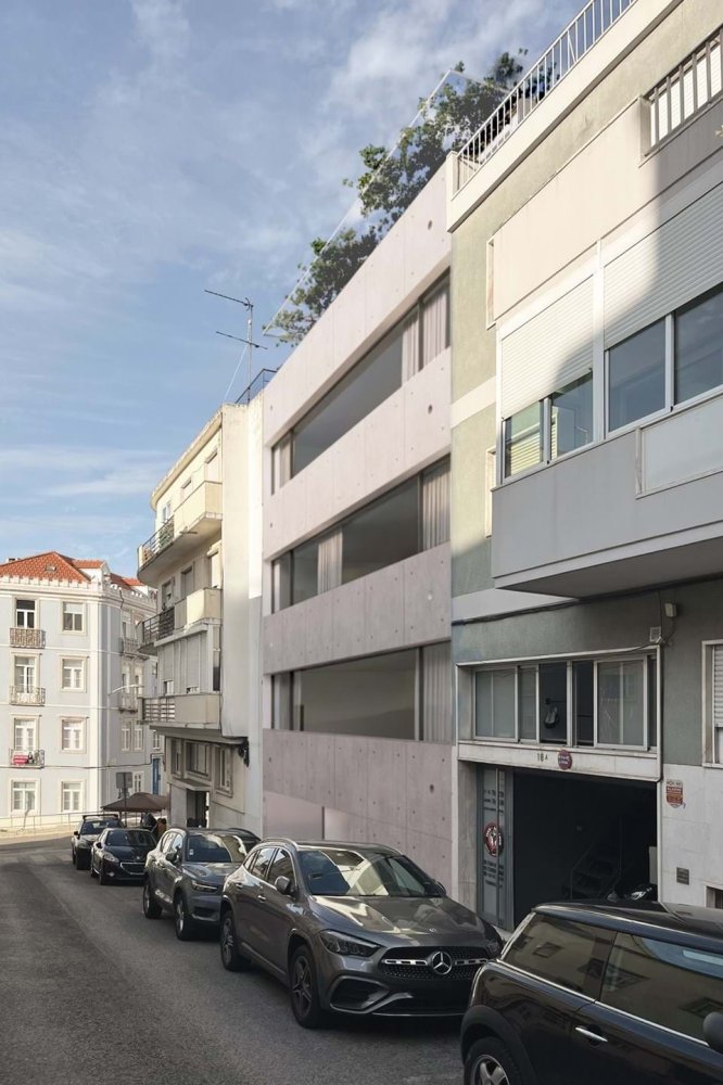 323m² Building in Lisbon, Portugal No. 121672