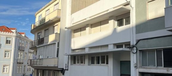 323m² Building in Lisbon, Portugal No. 121672 3