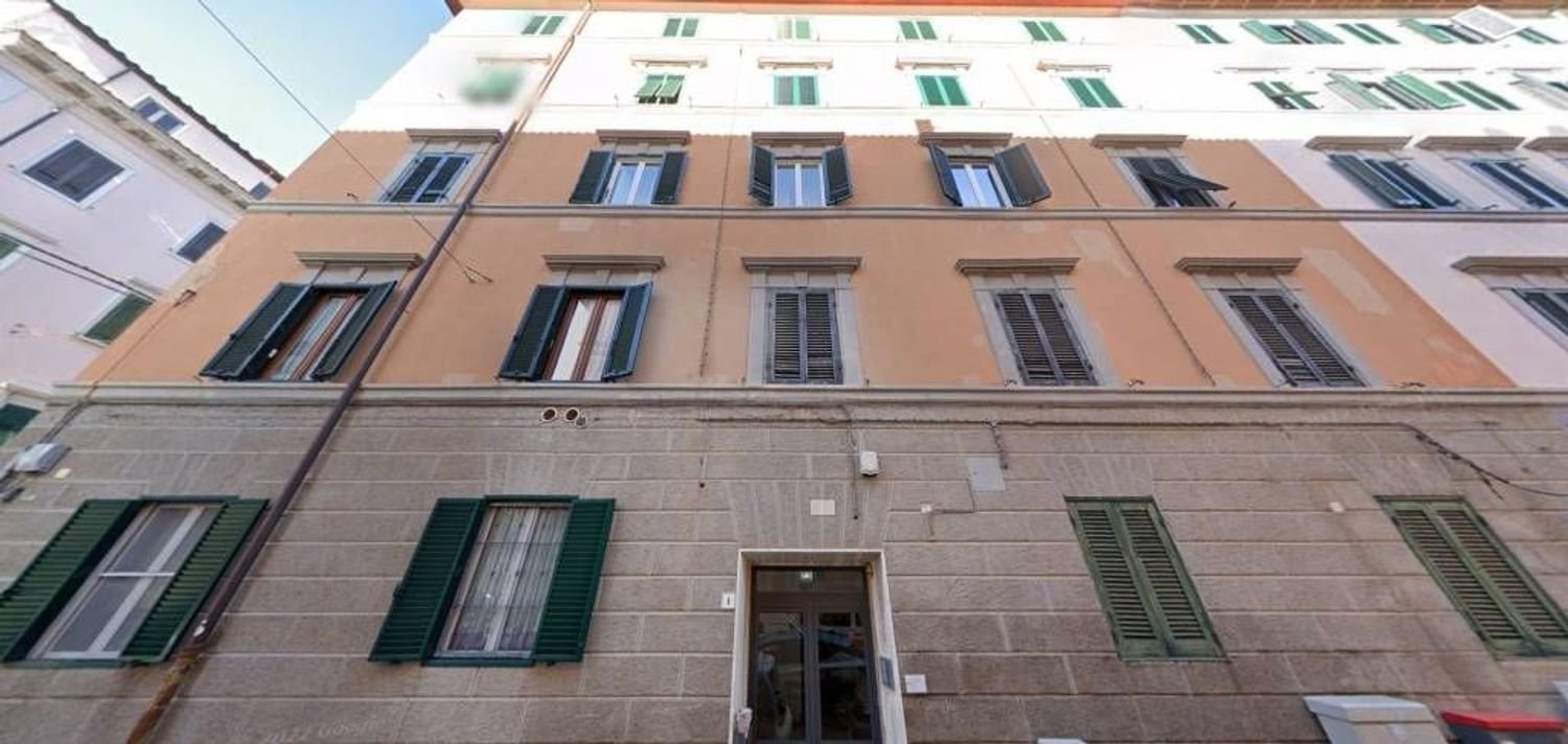 3 bedrooms Apartment in Livorno, Italy No. 376922