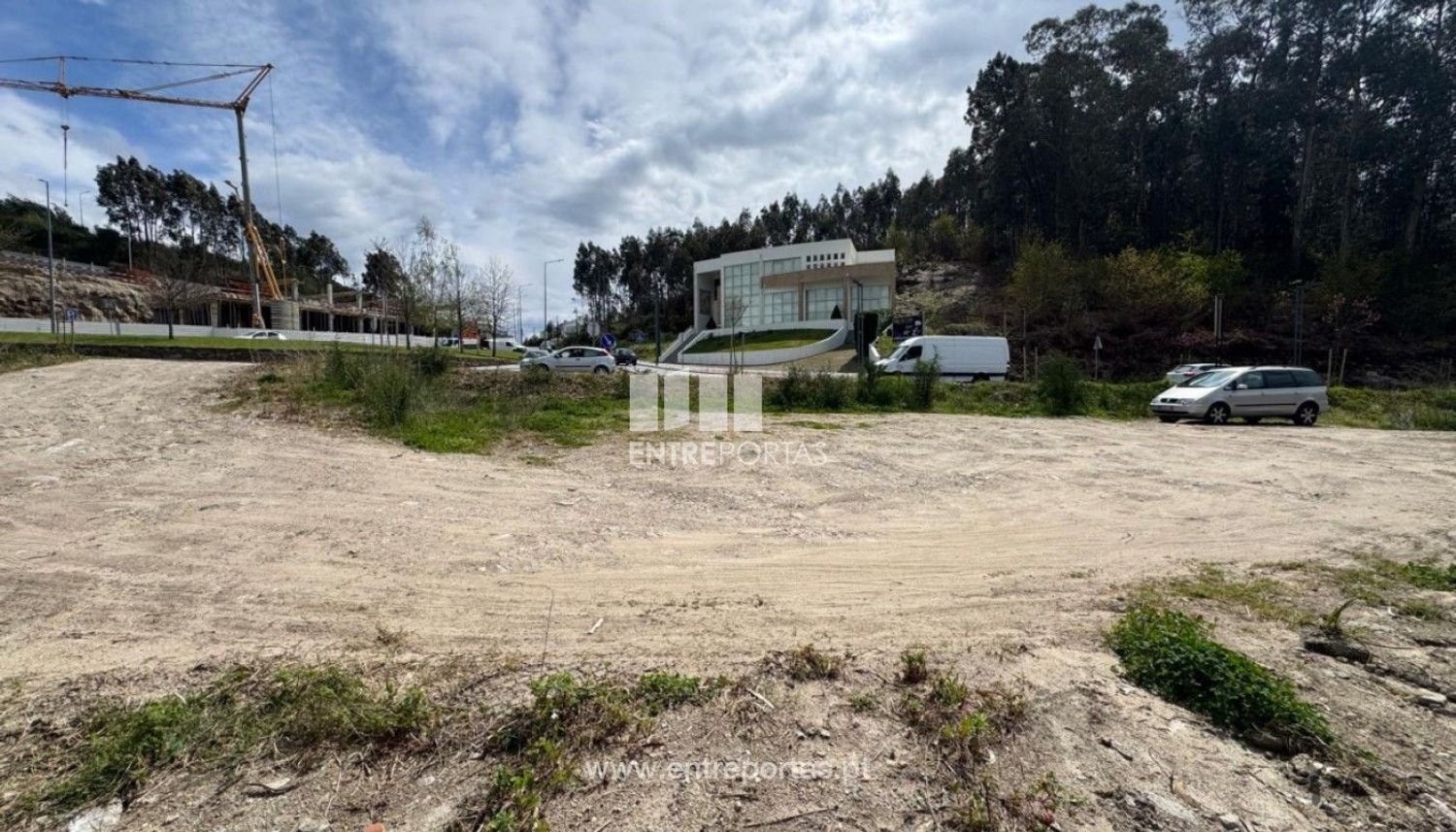 Земельный участок 500м² в Пасуш ди Феррейра, Португалия № 45722