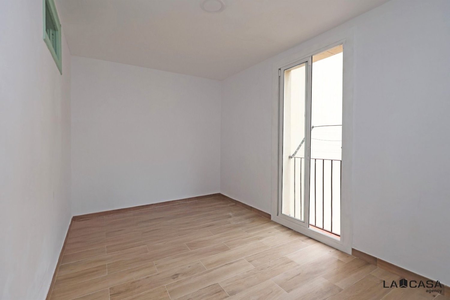 Apartamento T2 em Ciutat Vella, Spain N.º 211704