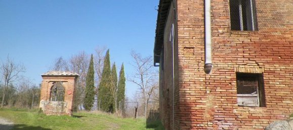 30 rooms House in Monteroni d'Arbia, Italy No. 130081 3