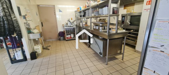 246m² Commercial property in Arnac-Pompadour, France No. 276608 7