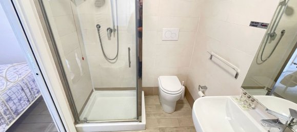 Квартира с 2 комнатами в Флоренция, Италия № 138730 12