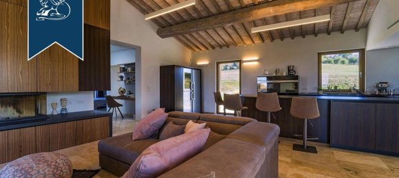 3 bedrooms Villa in Volterra, Italy No. 154473 8