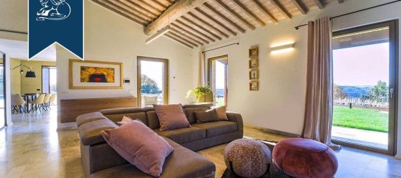 3 bedrooms Villa in Volterra, Italy No. 154473 10