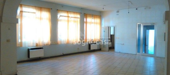 127m² Commercial property in Clusone, Italy No. 190695 6