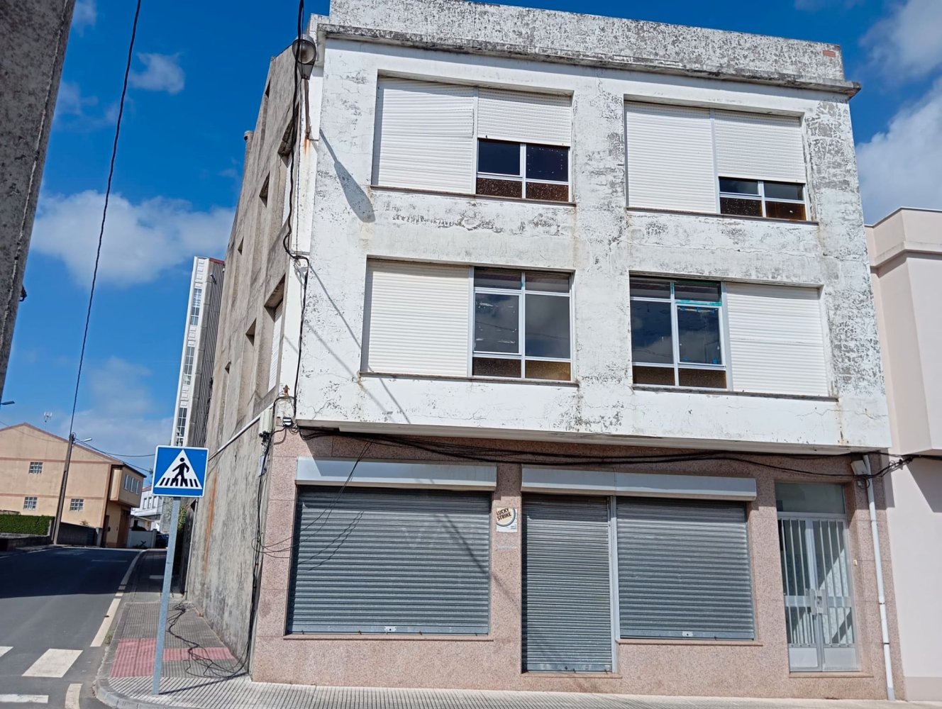 Edificio de 4 dormitorios en Coristanco, Spain No. 242793