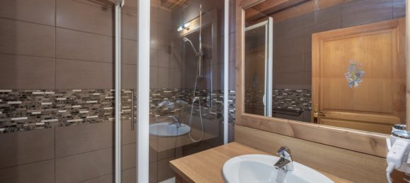 3 bedrooms Apartment in Les Belleville, France No. 595 10