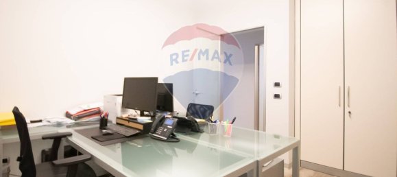 Офис с 4 комнатами в Палаццоло суль Ольо, Италия № 371651 15