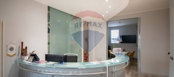 Офис с 4 комнатами в Палаццоло суль Ольо, Италия № 371651 3