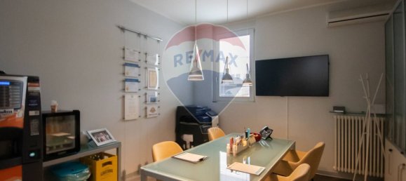 Офис с 4 комнатами в Палаццоло суль Ольо, Италия № 371651 5
