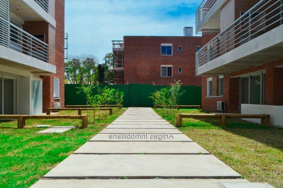 3 bedrooms Apartment in Montevideo, Uruguay No. 7996