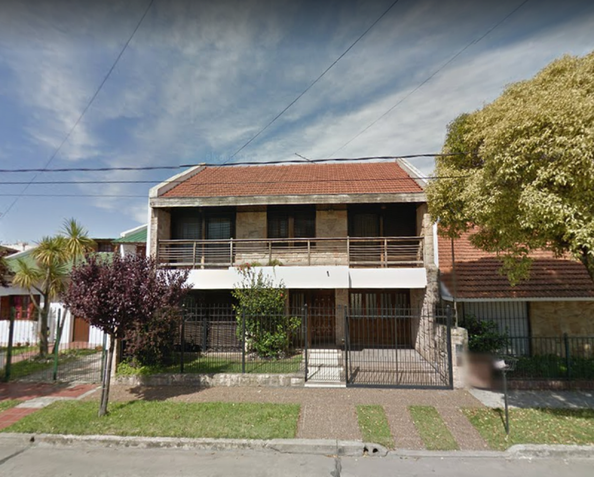 4 bedrooms House in Mar del Plata, Argentina No. 86330