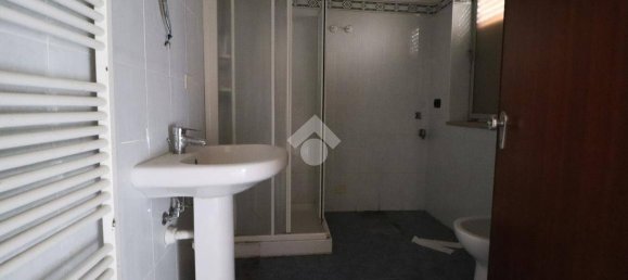 4 Schlafzimmer Wohnung in Roverbella, Italy, Nr. 375126 8