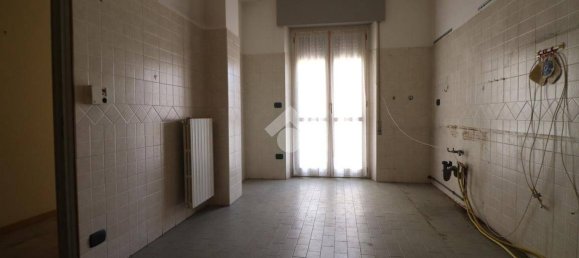 4 Schlafzimmer Wohnung in Roverbella, Italy, Nr. 375126 2