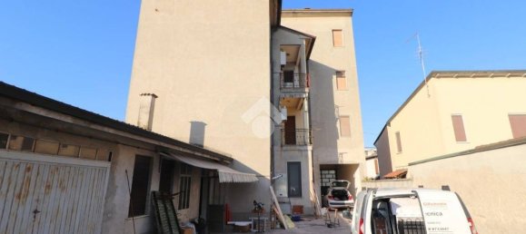 4 Schlafzimmer Wohnung in Roverbella, Italy, Nr. 375126 20