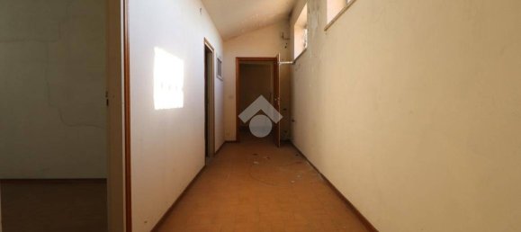 4 Schlafzimmer Wohnung in Roverbella, Italy, Nr. 375126 16