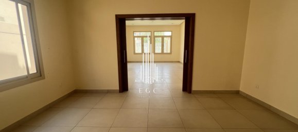Villa T5 em Khalifa City, UAE N.º 40125 5