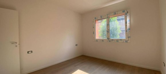 3 rooms Apartment in Casalecchio di Reno, Italy No. 129301 8